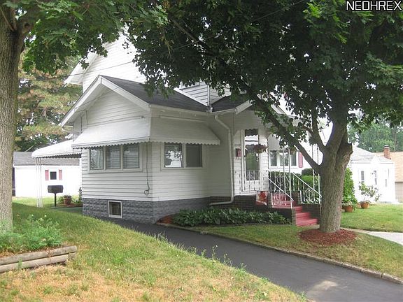 3rd image of 2380 Pelton Ave