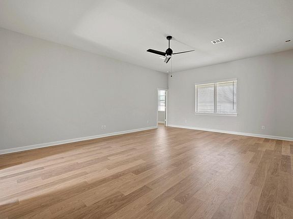 4th image of 3026 Banyan Dr