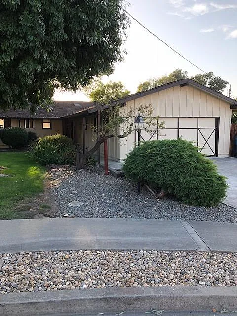 42428 Alvaniece Ct — Photo 1