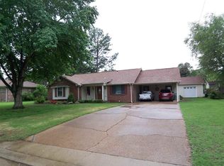 1927 Davy Crockett Cv, Dyersburg, TN 38024