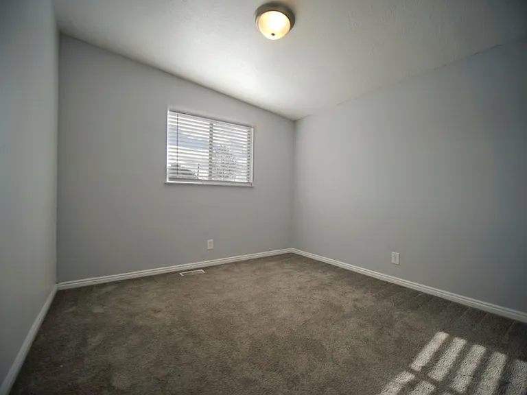 3292 S 4400 W — Photo 20