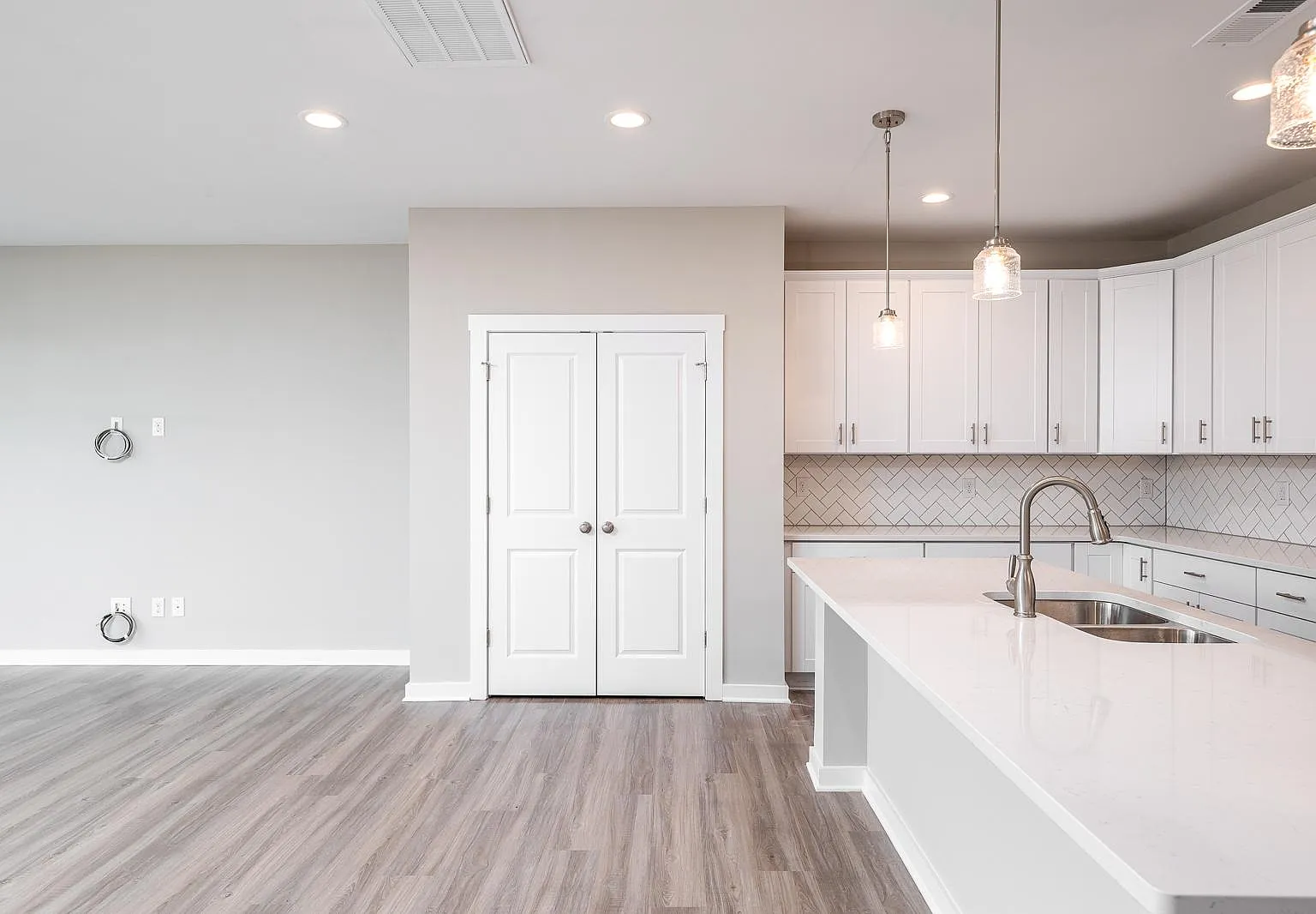 3 bed, 2.5 bath, 2156 sqft, $2,500 — Photo 4