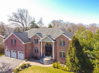 281 Summit Rd, Mountainside, NJ 07092