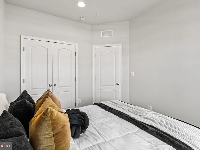 7709 Presidential Pkwy — Photo 25