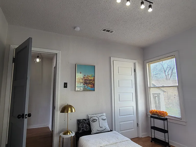 1533 Alhambra — Photo 12