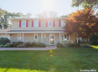 402 Tree Rd, South Setauket, NY 11720