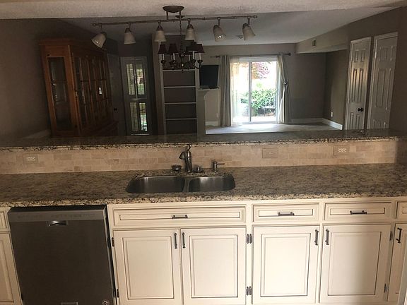3rd image of 1085 Holly Dr APT 7