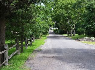 16 Reinhart Ct, Nissequogue, NY 11780