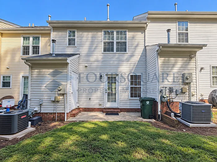 2 bed, 2.5 bath, 1130 sqft, $1,597 — Photo 2
