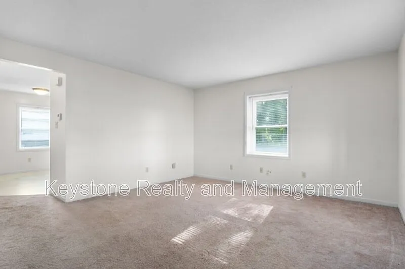 2 bed, 1.5 bath, 1235 sqft, $900 — Photo 3