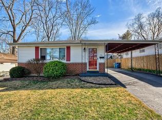 216 Lakeside Dr, Ballwin, MO 63021