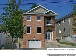 20 Petersons Ln, Staten Island, NY 10309