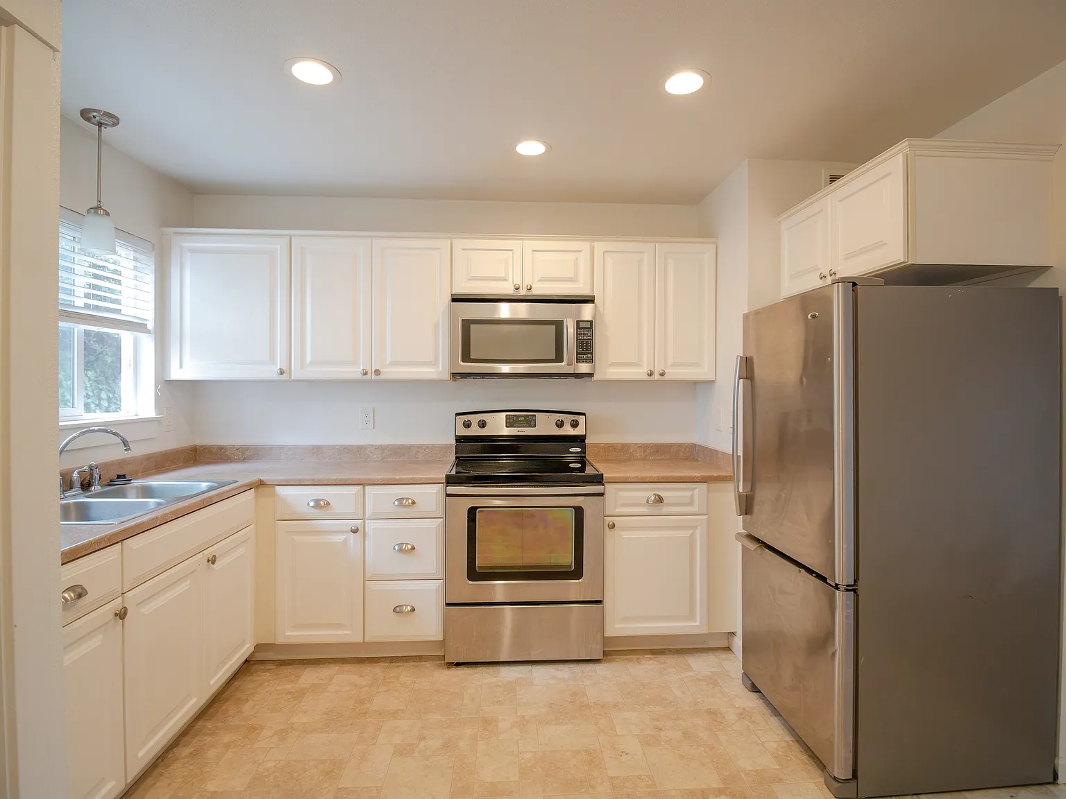 2 bed, $1,350 — Photo 2