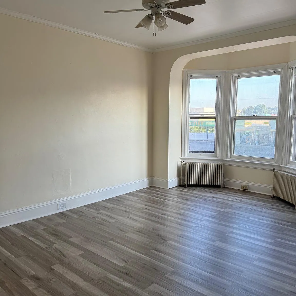 3 bed, 1000 sqft, $1,250 — Photo 1