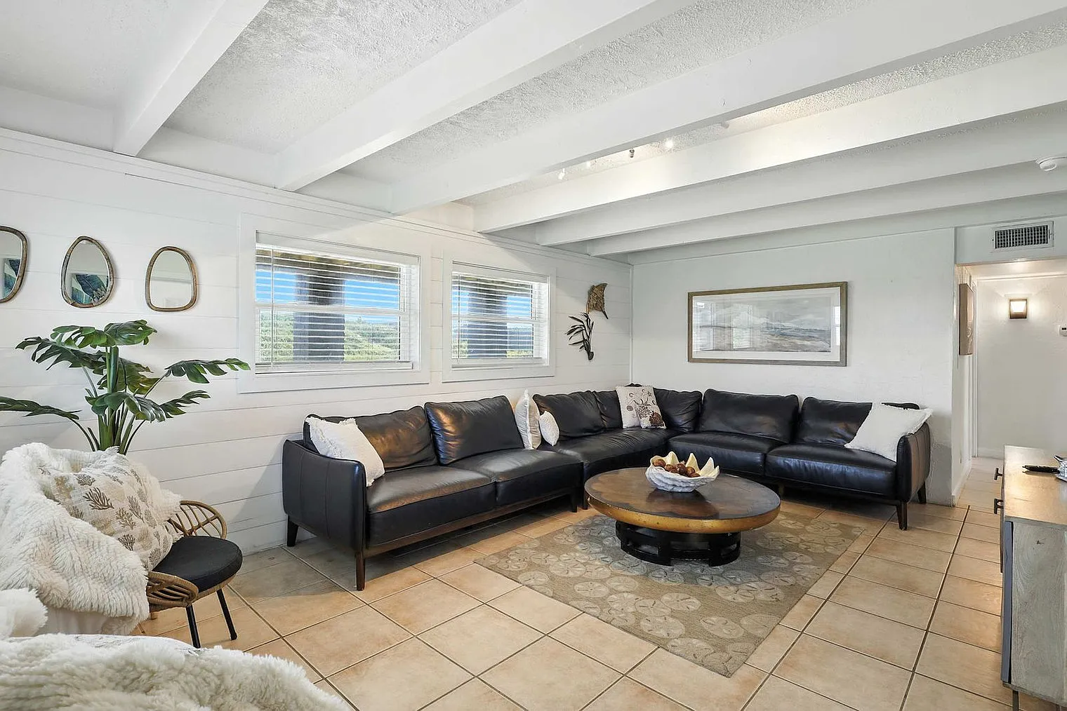 6 bed, 4.0 bath, 3799 sqft, $17,887 — Photo 1