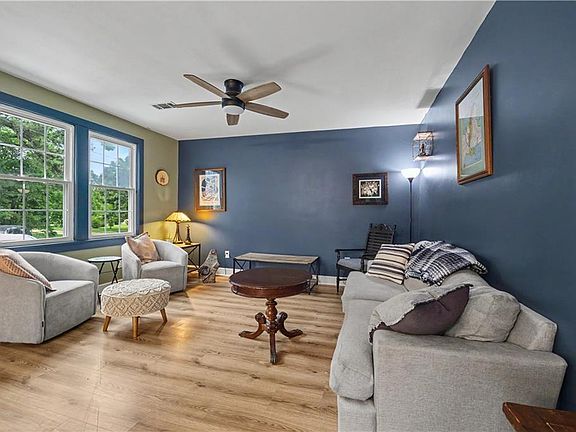 3rd image of 23213 Railroad Ave