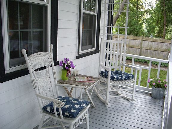 Great porch to catch a seabreeze 