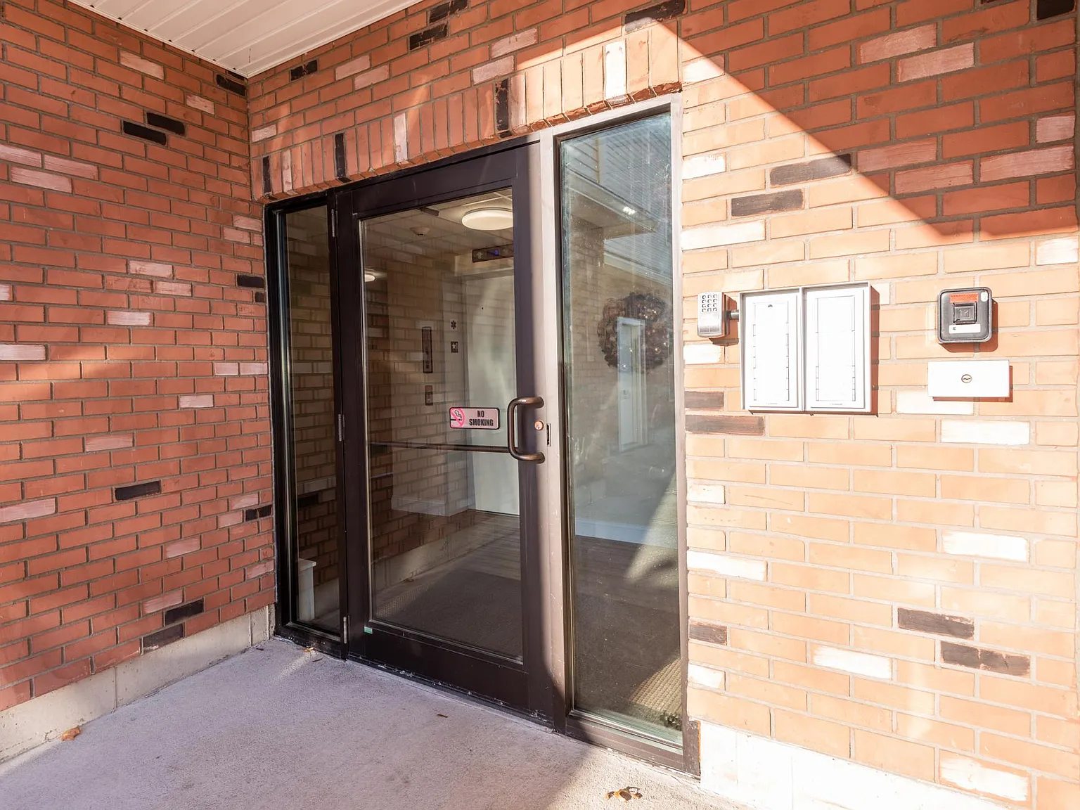 2 bed, 850 sqft, $2,300 — Photo 1