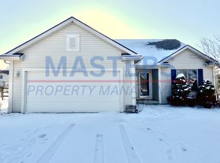 819 Little Creek Dr, Perrysburg, OH 43551