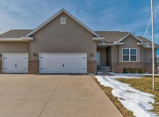 6408 Grant Ct SW, Cedar Rapids, IA 52404