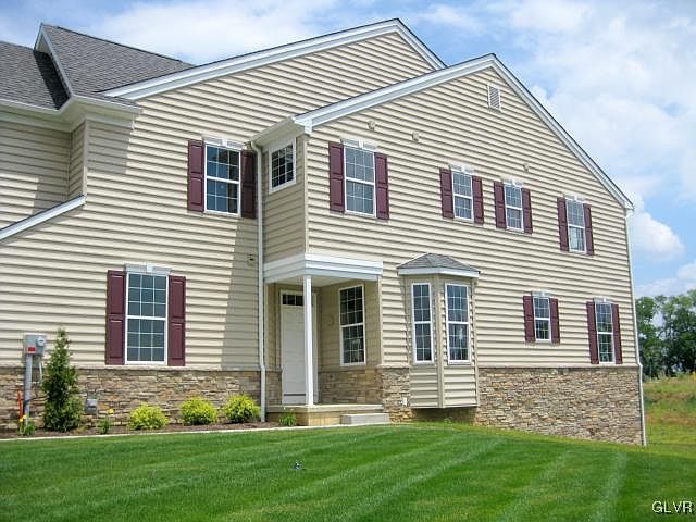 2nd image of 4569 Woodbrush Way Upper