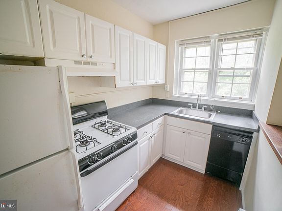 2nd image of 671 Franklin Pl APT C