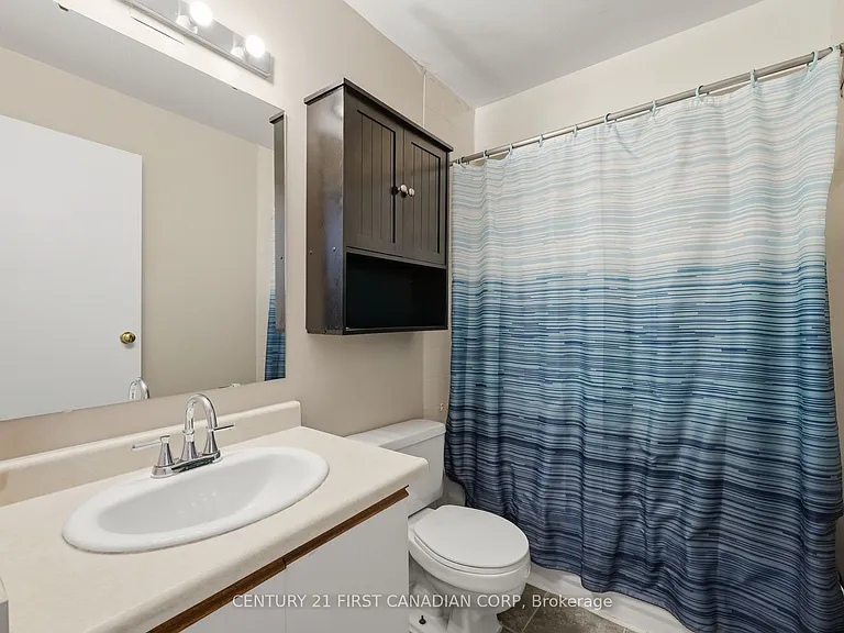 2228 Trafalgar St #201 — Photo 11