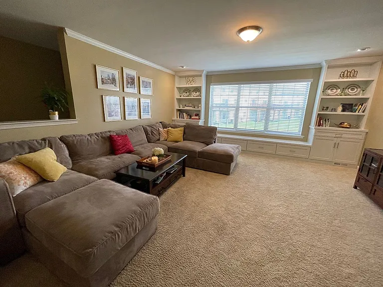 615 Keswick Ct — Photo 6