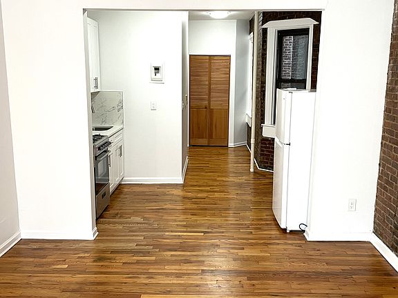 5th image of 433 W 54th St APT 6
