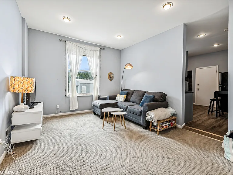 1815 W Henderson St #2 — Photo 3
