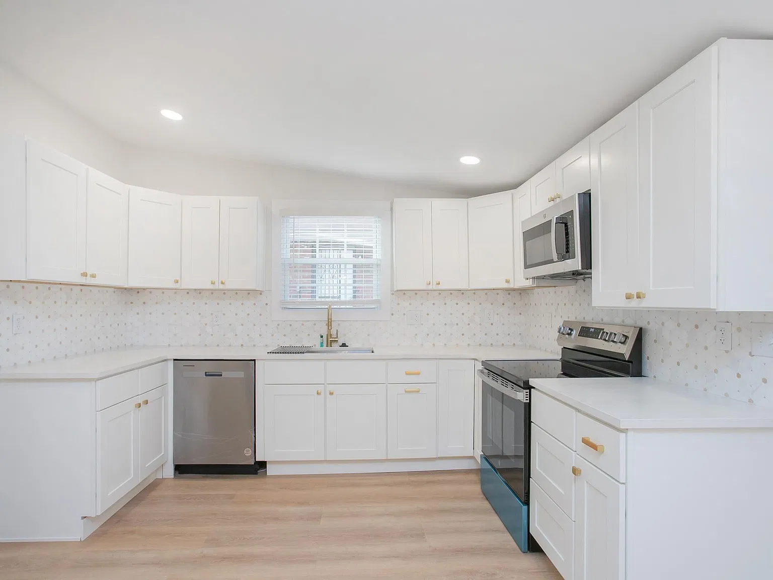 3 bed, 1389 sqft, $2,550 — Photo 2