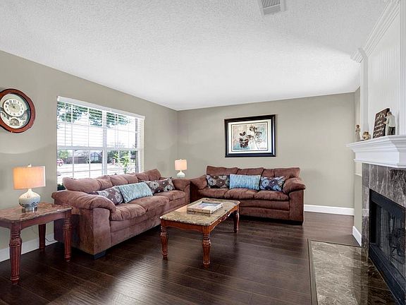 5th image of 2014 Topaz Dr