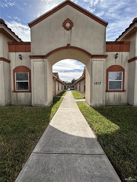 3 bed, 2.0 bath, 4088 sqft, $975 — Photo 1