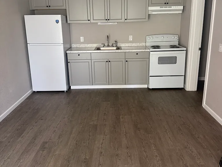 37913 Hillside Ln — Photo 1