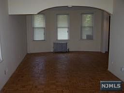 4th image of 648-650 Lyons Ave