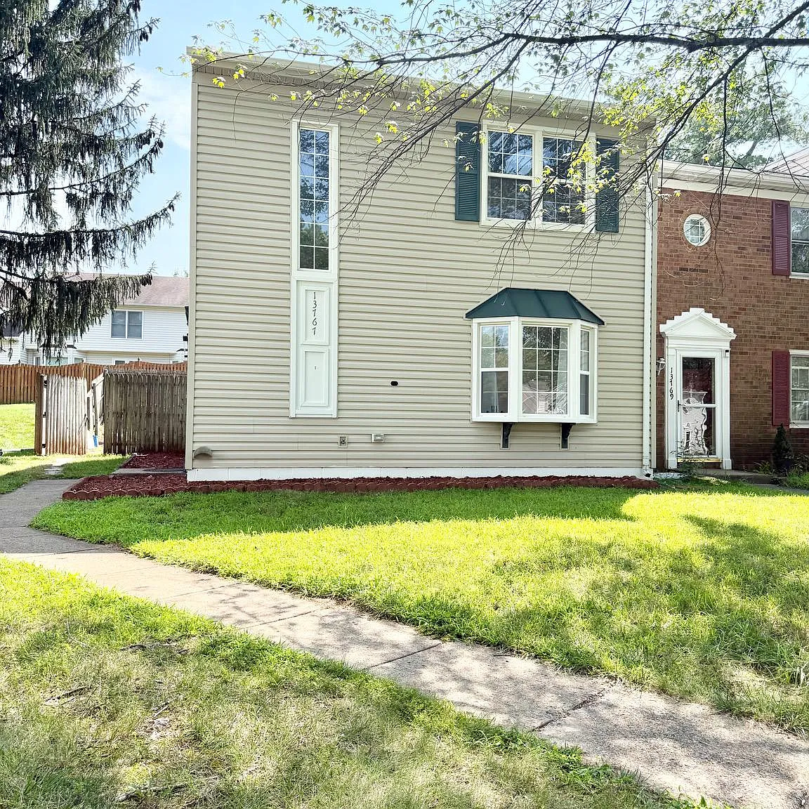 3 bed, 1.5 bath, 1056 sqft, $2,400 — Photo 1