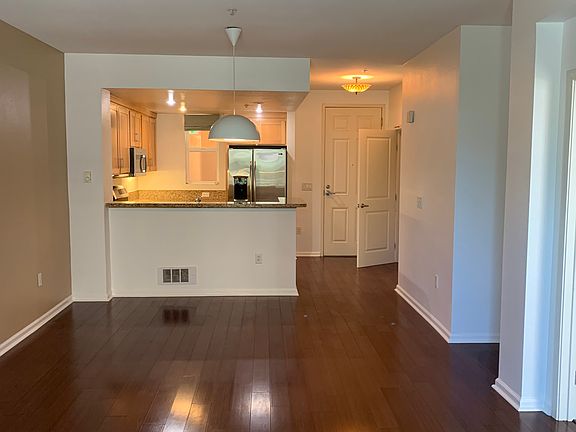 4th image of 301 Crescent Ct