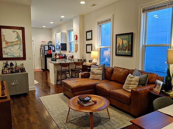 2nd image of 1521 N Wood St #2
