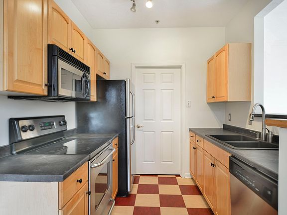 5th image of 305 Sonie Dr