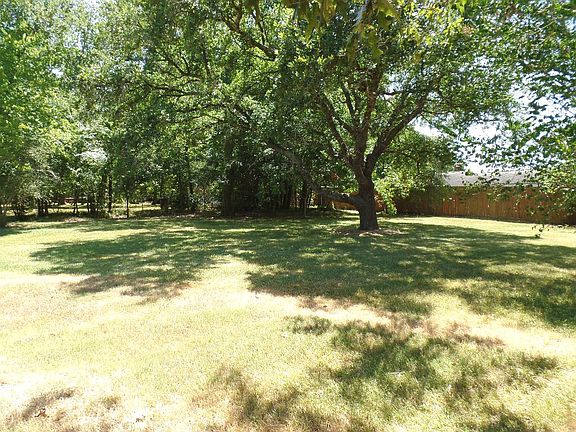 5th image of 1130 Oak Ln