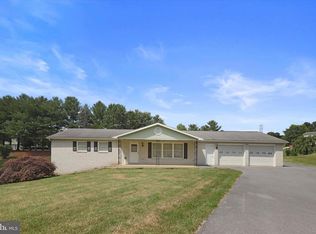 10 Surrey Ct, Chambersburg, PA 17201