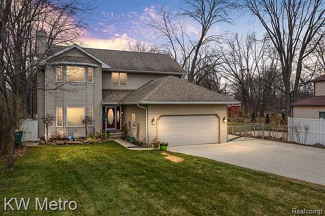 1st image of 30198 W Huron River Dr