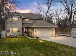 30198 W Huron River Dr, Flat Rock, MI 48134