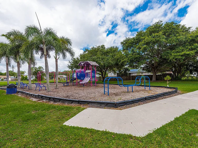 626 NW 7th St — Photo 34