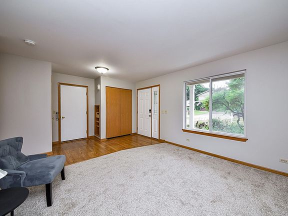 2nd image of 3S370 Curtis Ave