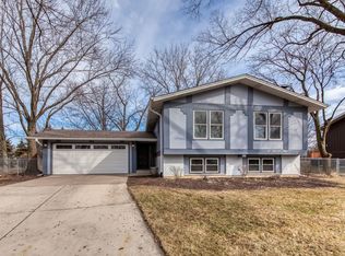 6913 Parkview Dr, Downers Grove, IL 60516