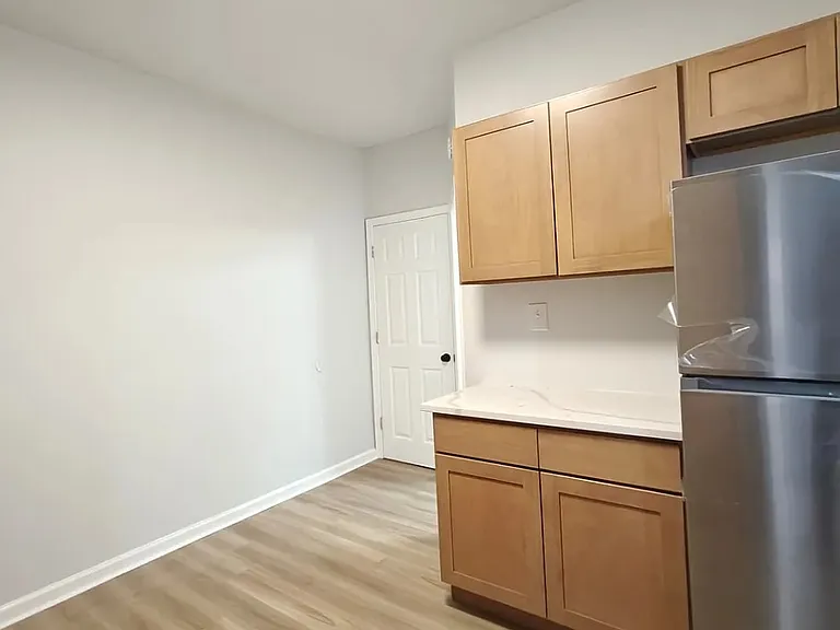 5415 Media St — Photo 6