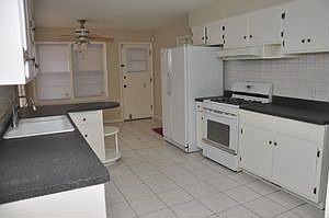 5th image of 4849 W Jarvis Ave