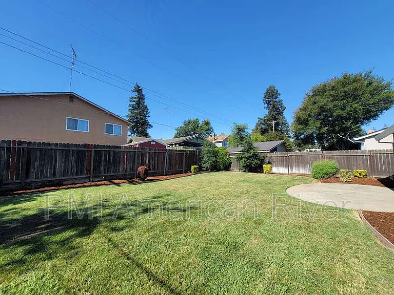 8924 Sutters Gold Dr — Photo 18