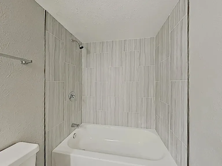 10218 Deer Hollow Dr — Photo 3